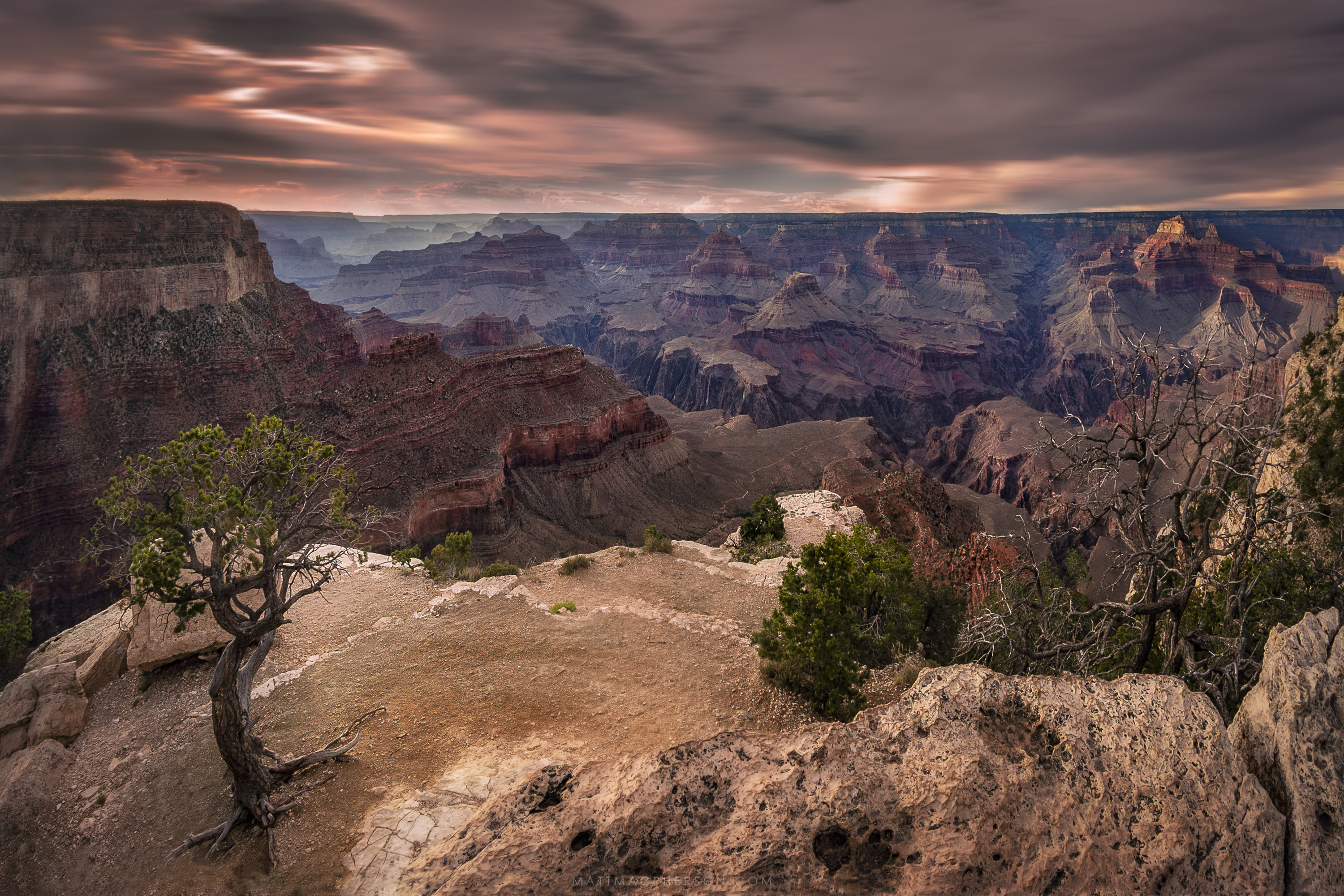 3000px x 2000px - Grand Canyon where the Colorado River intersects the Bright ...